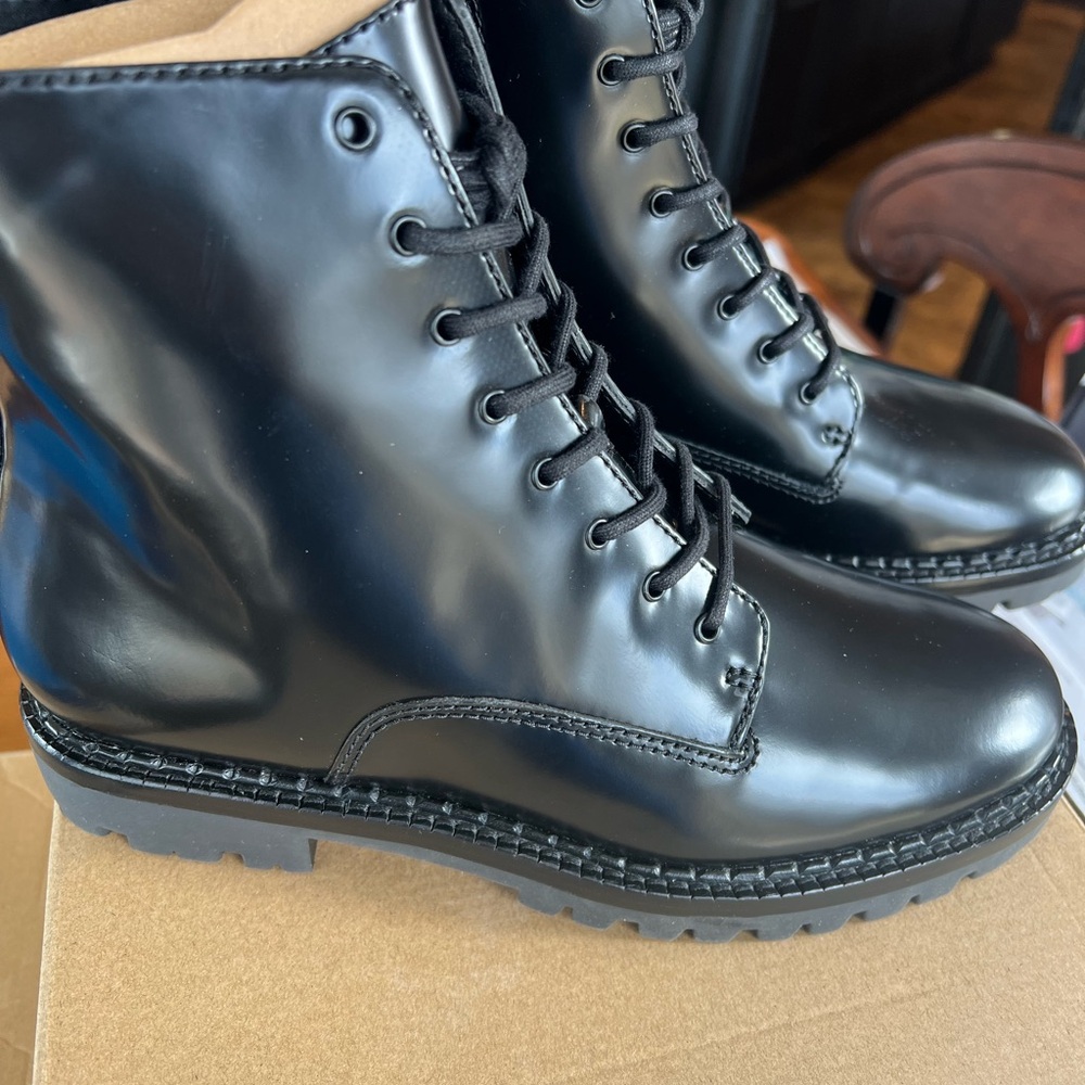 Vince Cabtia Leather Lug Boot Size 7.5 New Combat Boots